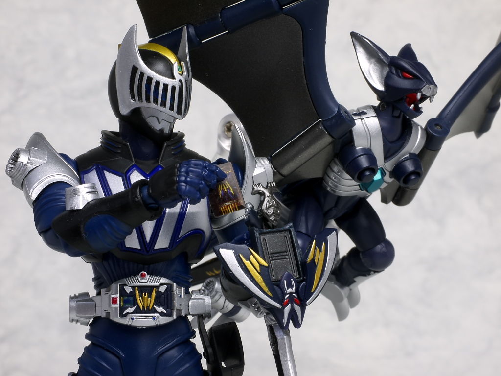 S.Hフィギュアーツ 仮面ライダーナイト＆ダークウイング セット S.H.