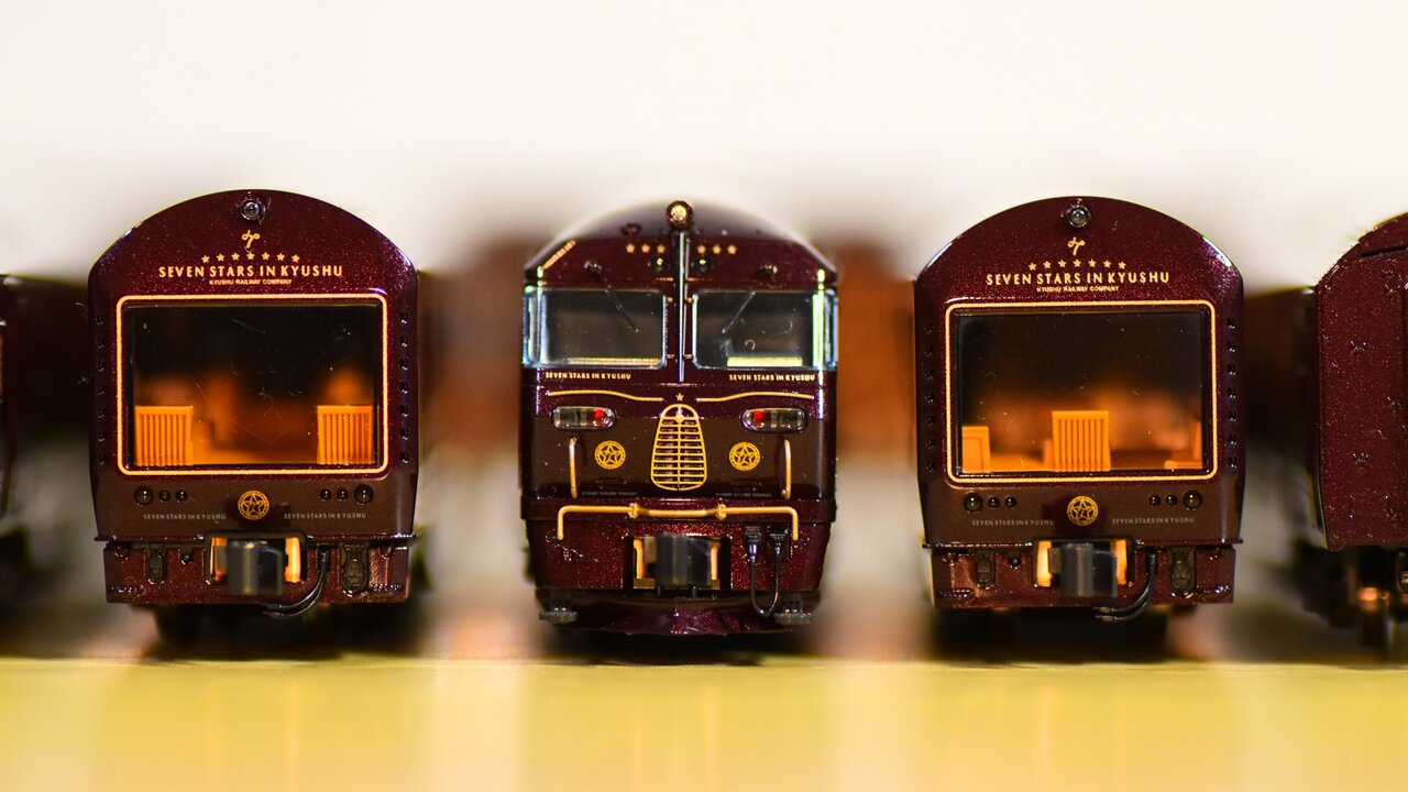 カトー クルーズトレイン「ななつ星in九州」 8両セット 特別企画品 10-1519