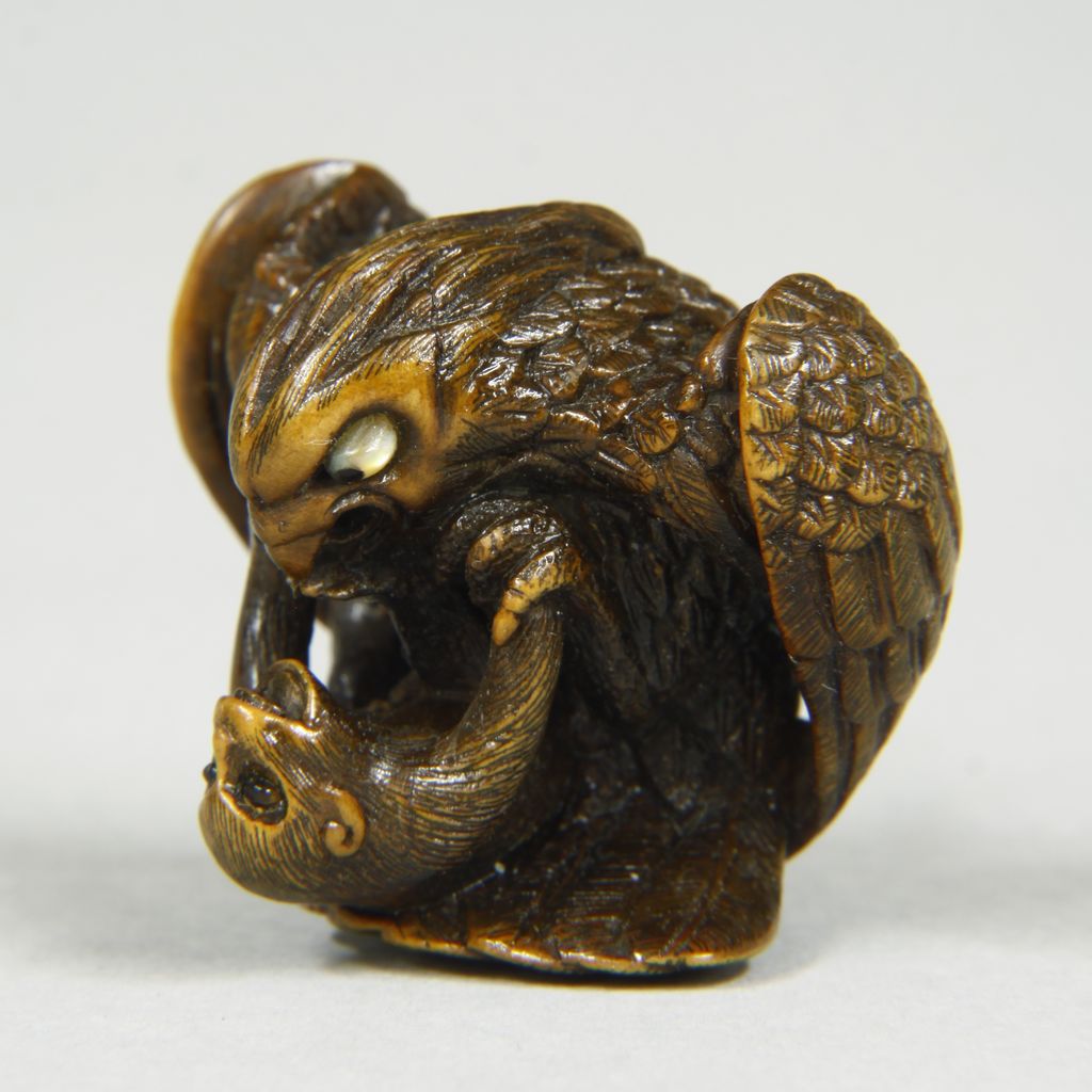 木彫鷹猿根付 : 骨董・古美術品オークション 古裂會 ＜今日の逸品＞