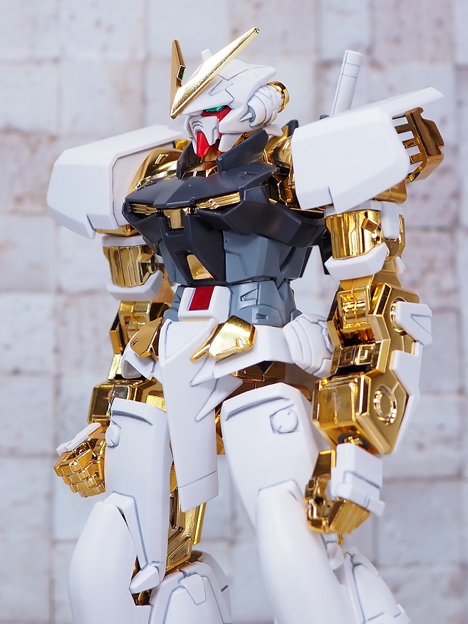 1/100 ガンダムアストレイ ゴールドフレーム（ゴールドメッキ