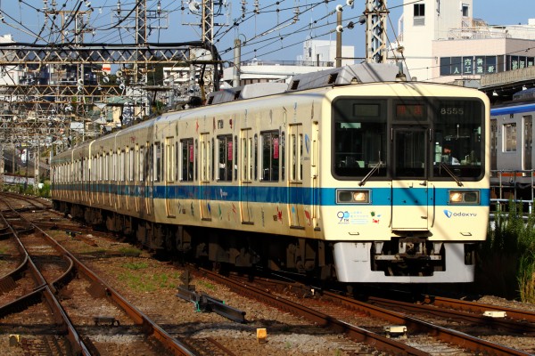 小田急8000形の江ノ島線開業90周年記念トレインはどこを走って