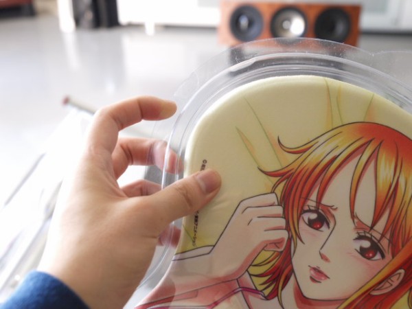 ワンピース（ナミ） おっぱいマウスパッドの使用感と写真 購入レビュー