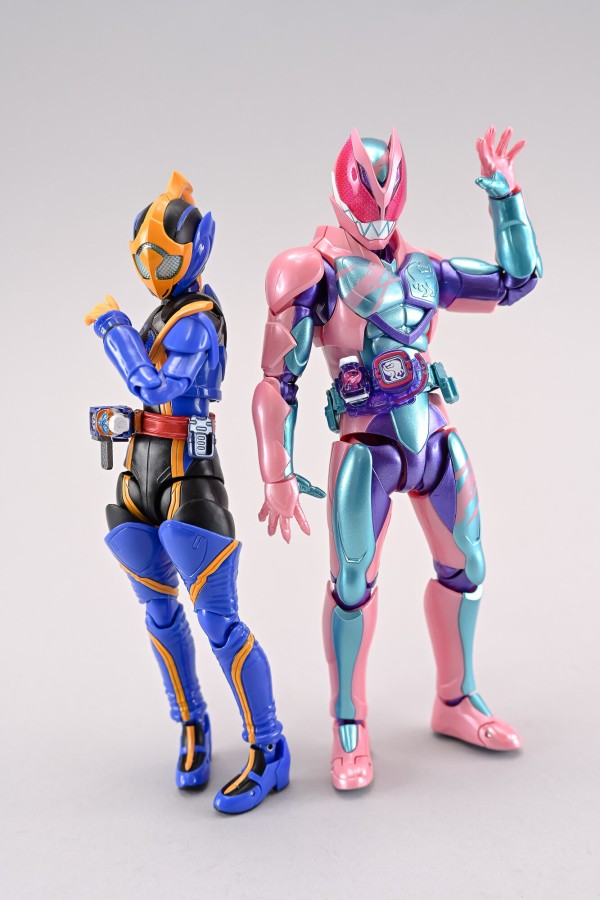 S.H.Figuarts フィギュアーツ 仮面ライダーリバイ＆仮面ライダーバイス