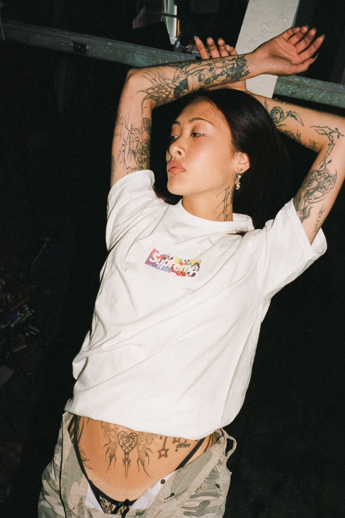 英国のアーティスト Olaolu Slawn が手掛けた Supreme ボックスロゴT