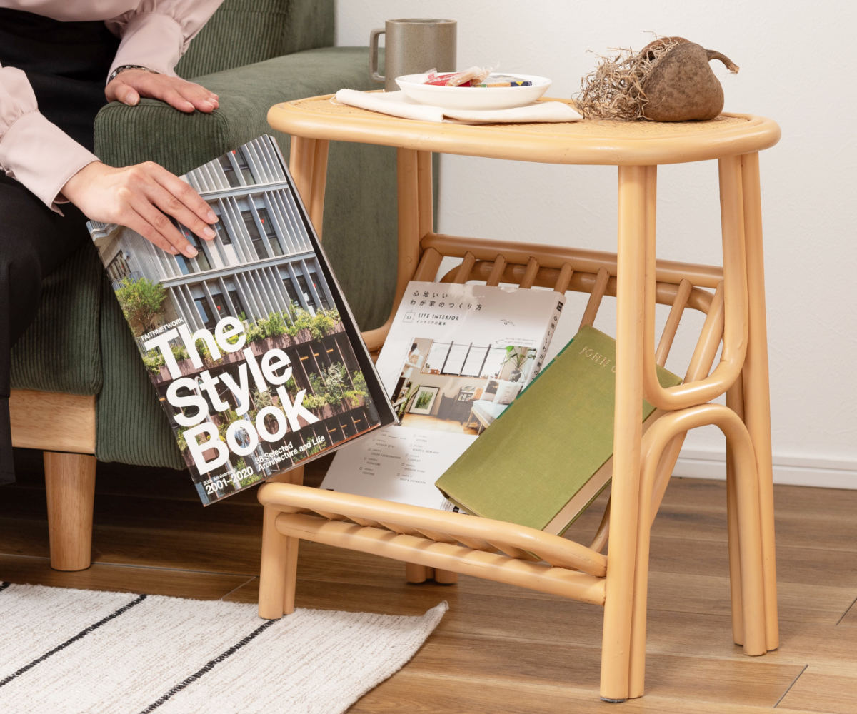 籐 サイドテーブル 幅50cm マガジンラック付 天然木 （ ナイトテーブル