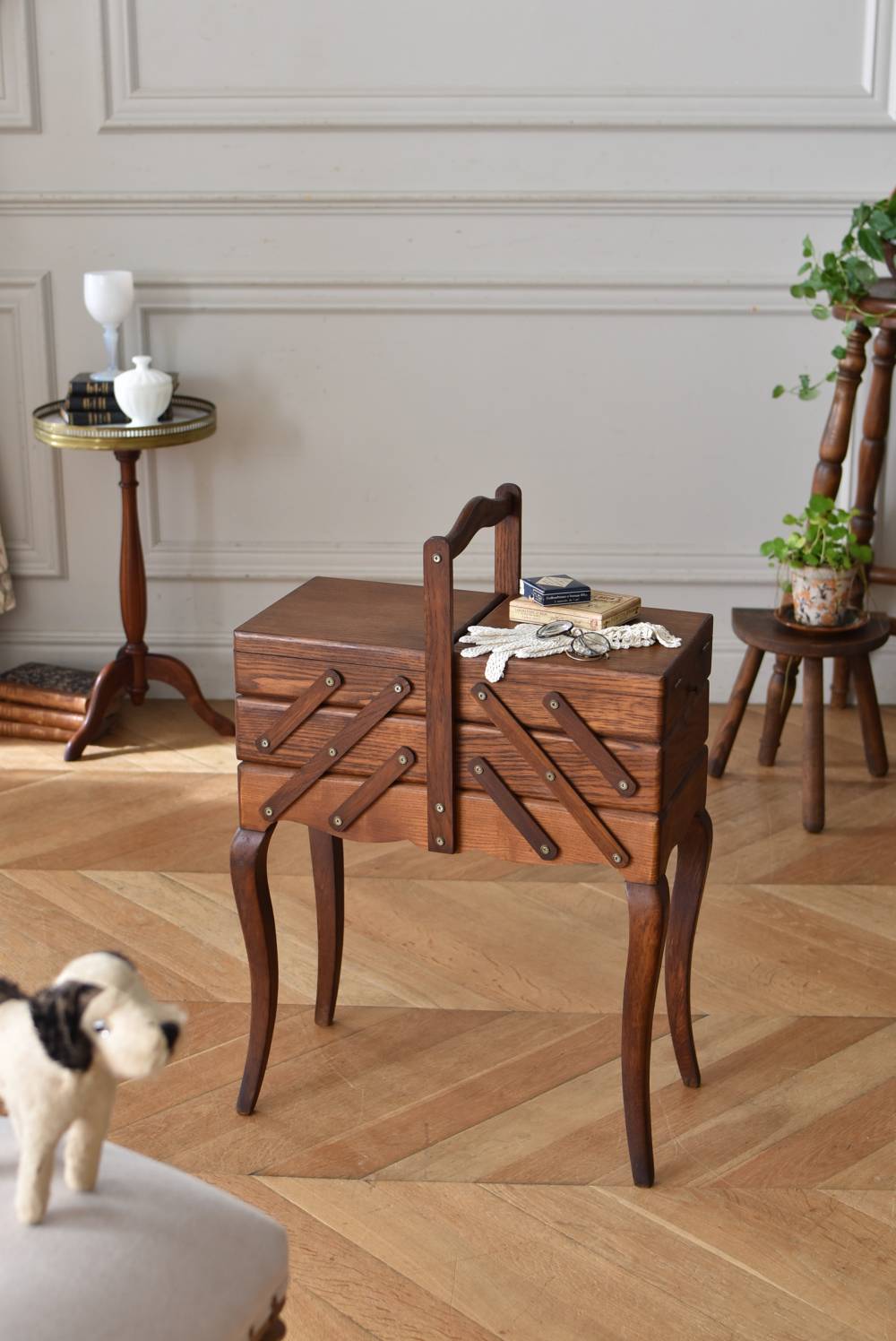 イギリスアンティークボックス 猫足 素敵に収納 猫脚ソーイング