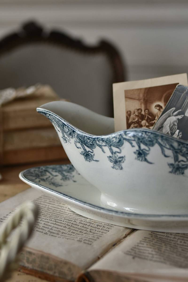 フランスアンティーク 蔓唐草模様が素敵なソーシエール フランス