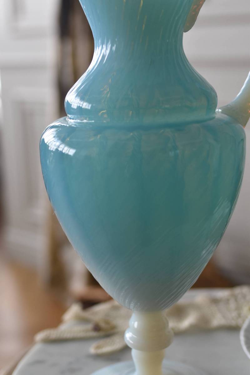 フラワーベース.オパリンガラス フランスアンティーク雑貨 花器 インテリア