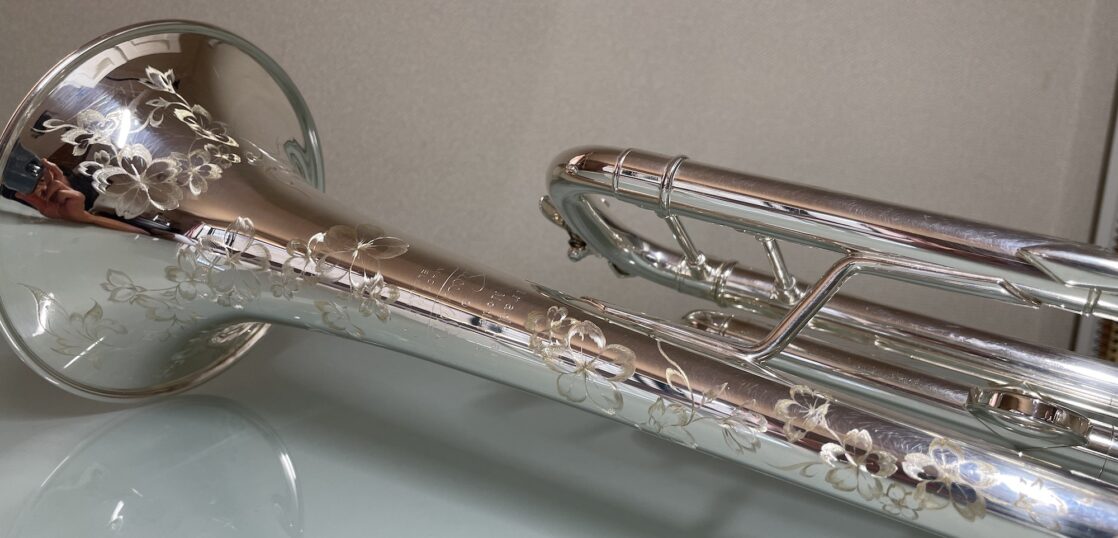 卒業＆合格記念！トランペットの彫刻『サクラサク』！ | LOVE