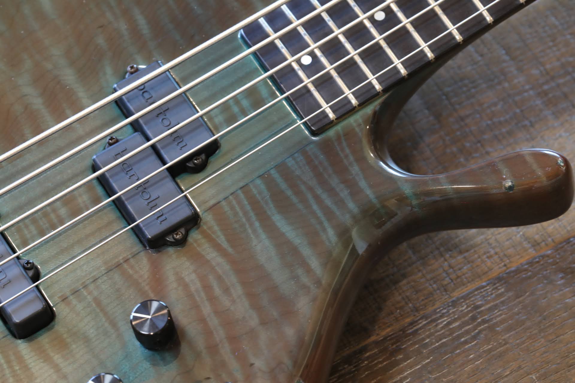 Pedulla MVP-5/5弦エレキベース Pedulla MVP 5 string Cherry Burst