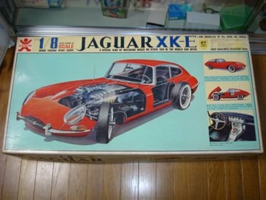 希少】バンダイ JAGUAR XK-E 1/8スケールモデルキット 希少】Revell
