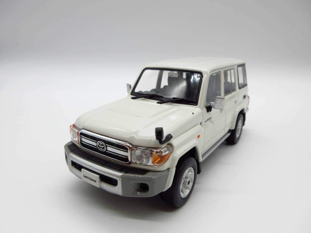 非売品 ランドクルーザー70 1/30 ミニカー ホワイト 非売品 TOYOTA