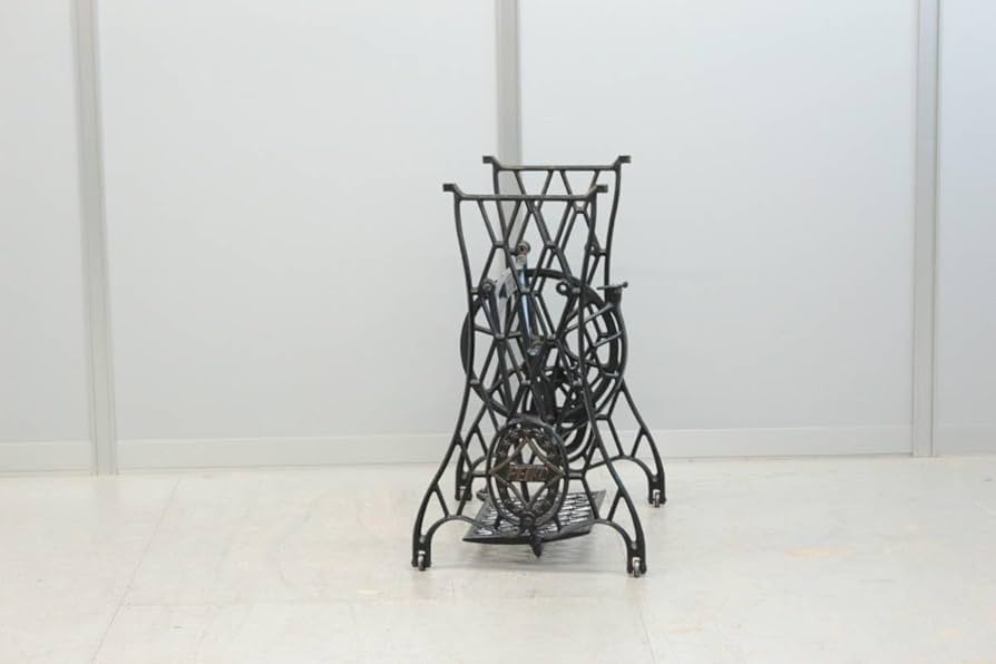 Amazon.co.jp: E0461鉄脚物網目足踏みミシンアンティークビンテージ