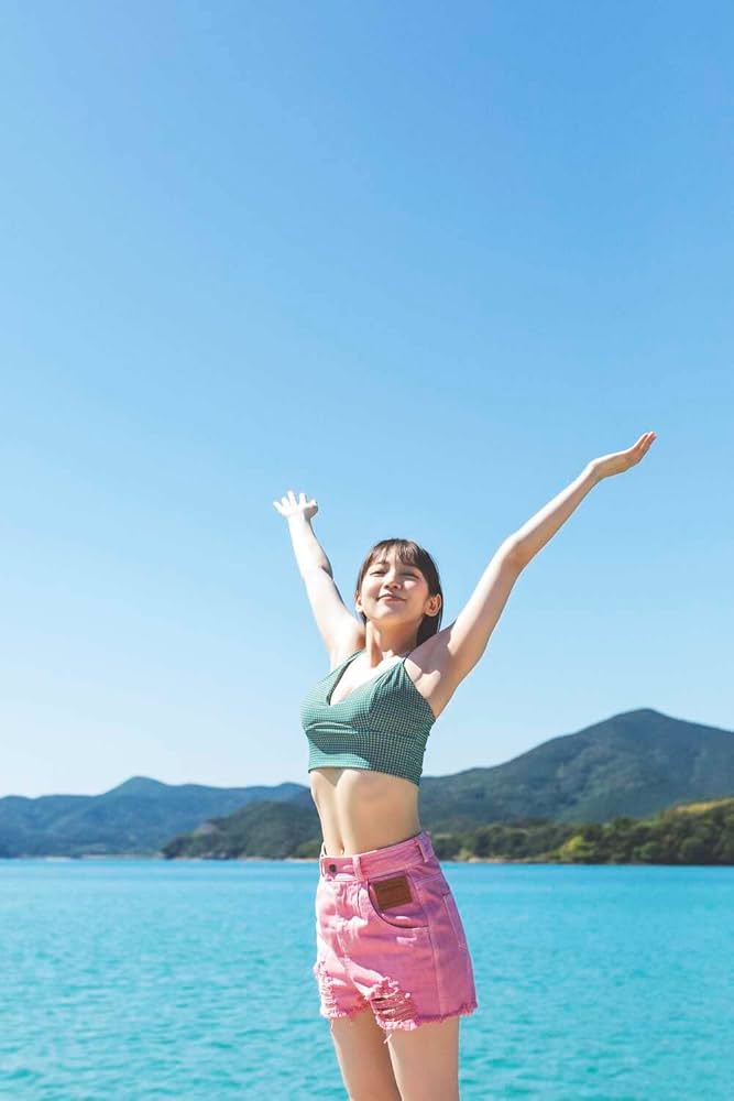 Amazon.co.jp: 吉岡里帆 Wアニバーサリー写真集「日日」 通常版 : 吉岡