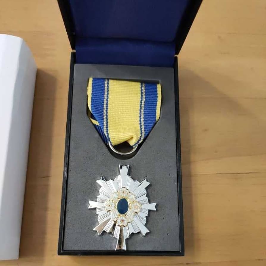 Amazon.co.jp: 極!第三級 防衛功労章 第7号賞詞 平成26年以降発行 防衛