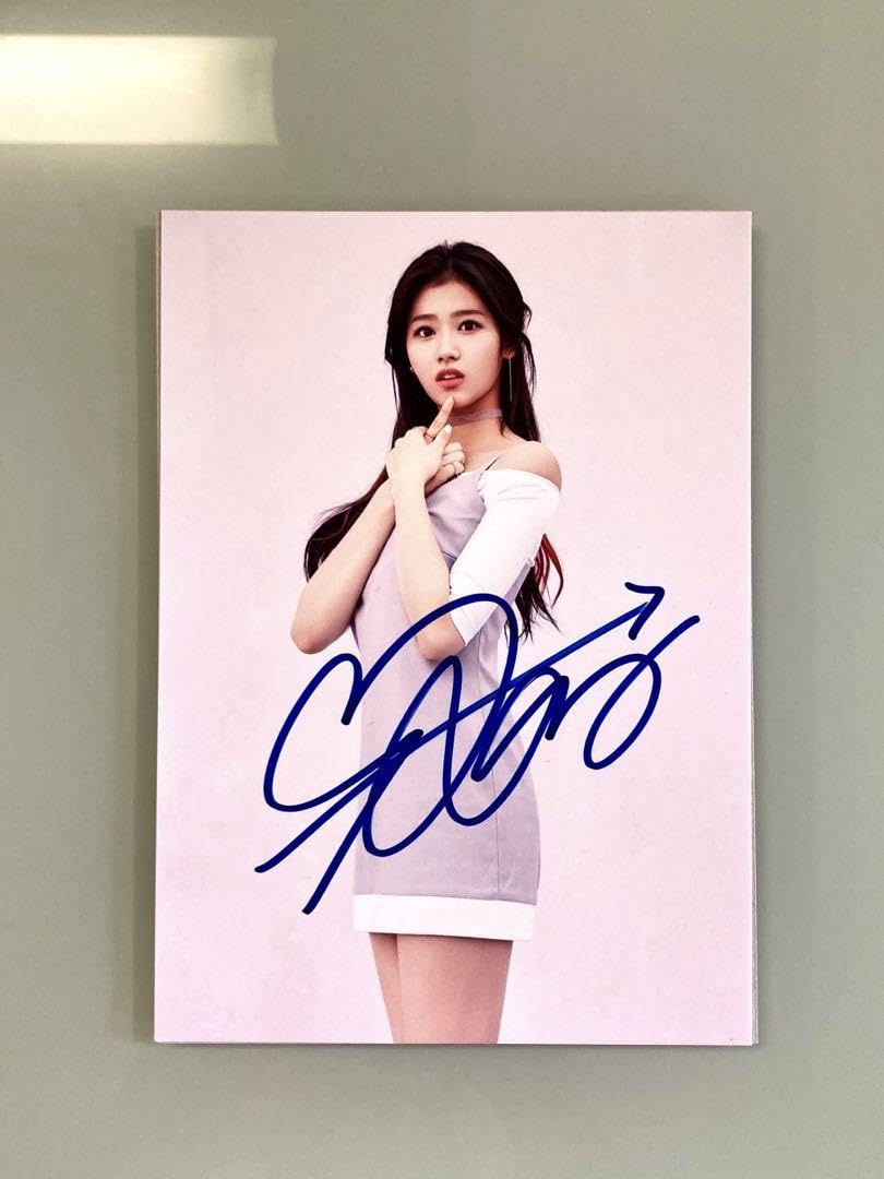 サナとジョンヨンとチェヨン直筆サイン入り2Lサイズ写真…TWICE… Amazon