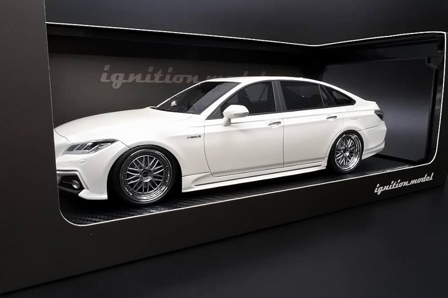 Amazon | イグニッションモデル 1/18 ミニカー クラウン (220) 3.5L RS