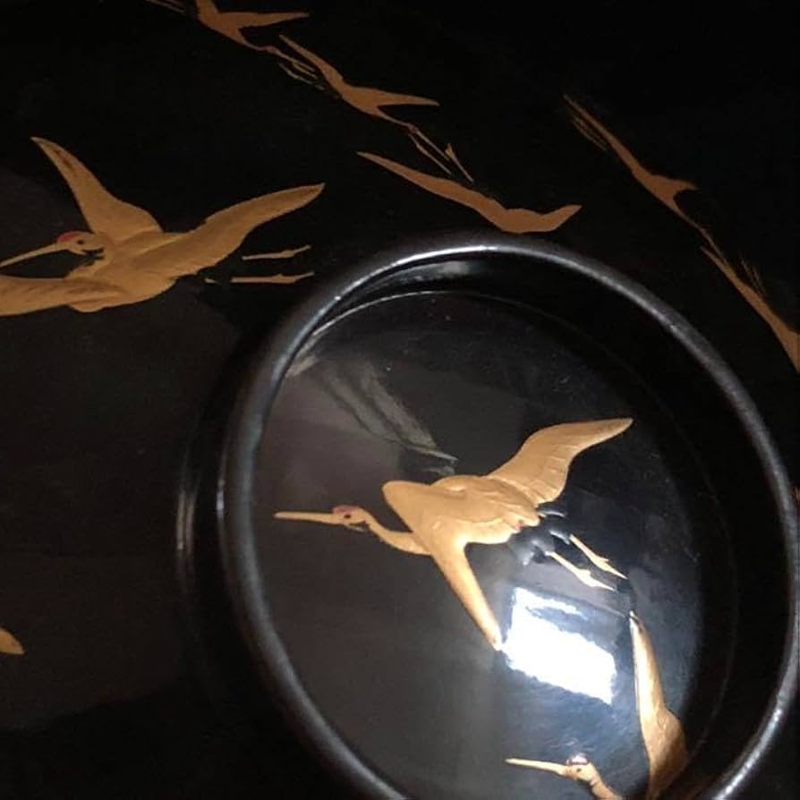 究極の美◼️蔵から黄金の鶴23羽が優雅に飛ぶ漆塗り蒔絵のお椀が出て来