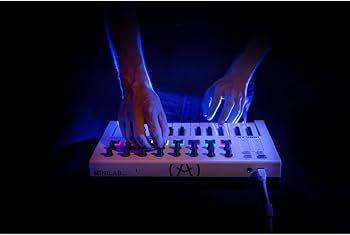 Amazon | Arturia MINILAB MKII ユニバーサル MIDI コントローラー