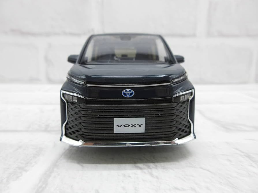 Amazon | ミニカー 1/30 ミニカー 新型ヴォクシー マッシブグレー