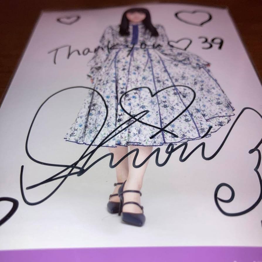 セール中 久保史緒里 直筆サイン入りアンティークフォトスタンド【乃木