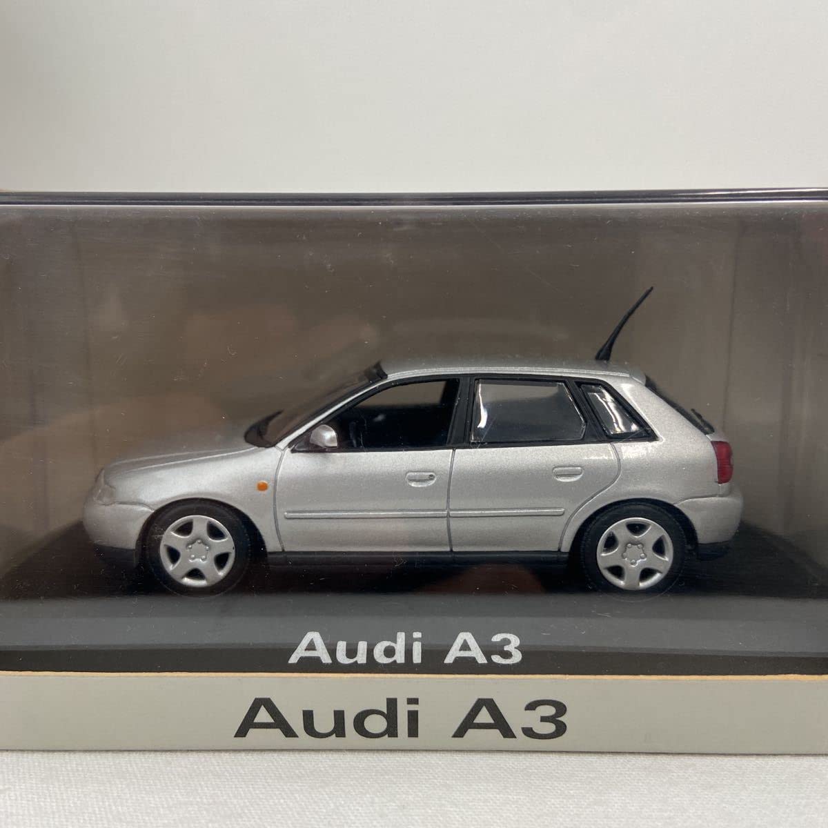 ミニチャンプス RS4 ミニチャンプス製 アウディRS4 アバント B7型 1/18