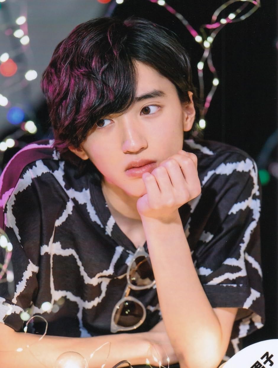 Amazon.co.jp: なにわ男子 公式 生 写真（道枝駿佑）J00679 : おもちゃ