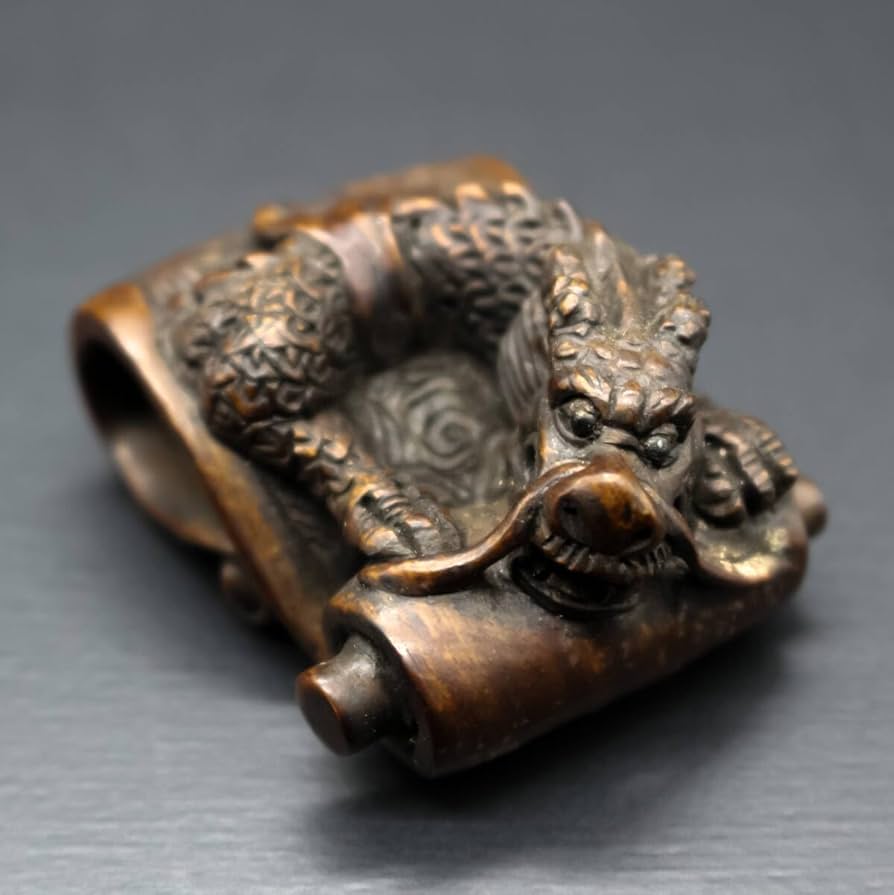 Amazon.co.jp: 龍根付朱氏木製腰提印籠彫刻木彫時代物提げ物置物在銘