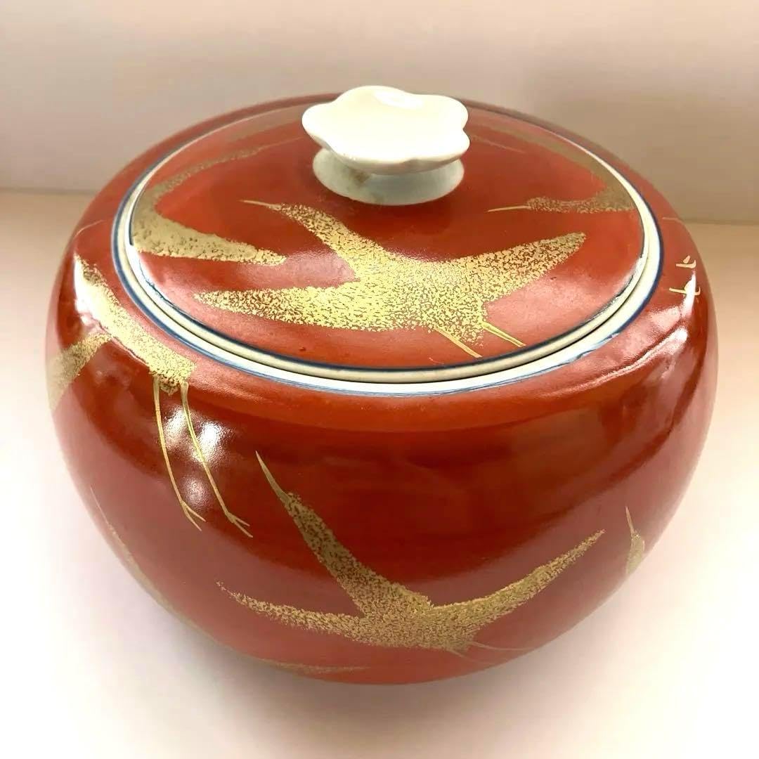 前田泰昭・作 ⁄ 天青釉壺 前田泰昭・作 ⁄ 天青釉壺 2025年