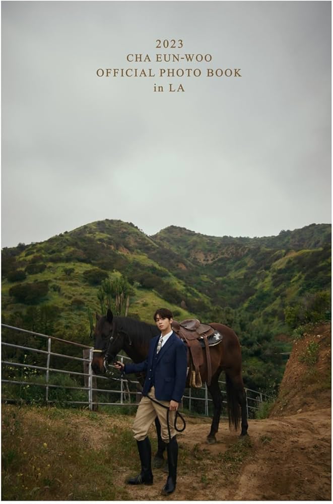 Amazon.co.jp: CHA EUN-WOO (ASTRO) - 2023 OFFICIAL PHOTO BOOK 公式