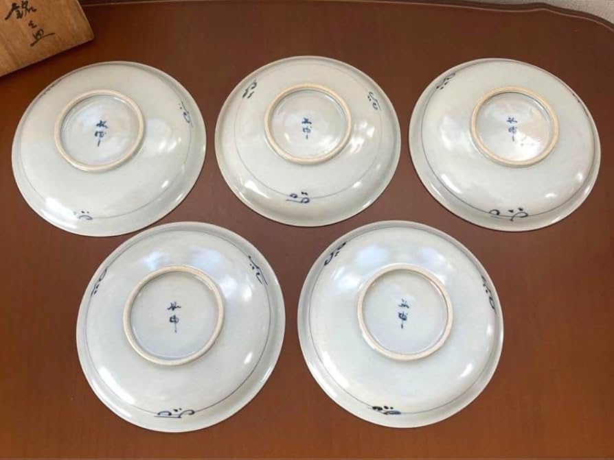 Amazon.co.jp: 有田焼 谷鳳窯 宮崎祐輔作 染錦花兎文 皿 桐箱入 銘々皿