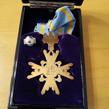 極美品 完品】現行タイプ 新型 瑞宝中綬章 略章付 化粧箱入 勲三等