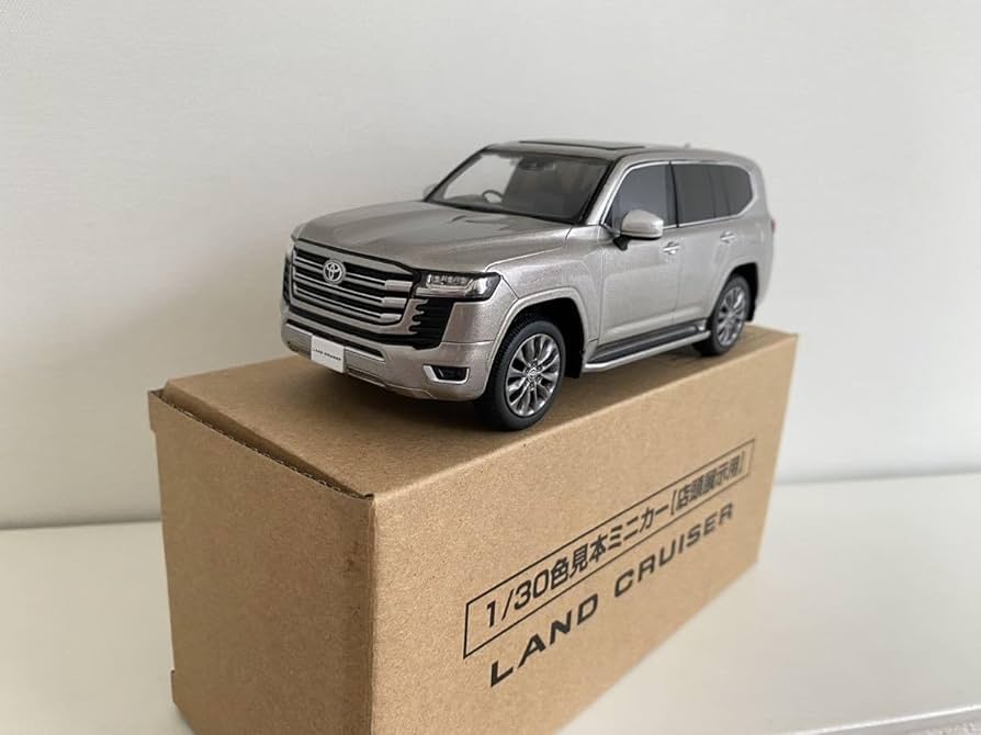 ランドクルーザー 200 ミニカー トヨタ 1/30 カラーサンプル ホワイト