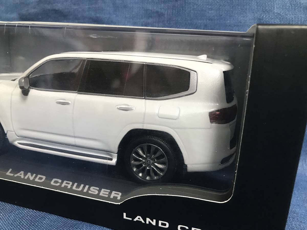 TOYOTA】ランドクルーザー カラーサンプル 白 TOYOTA