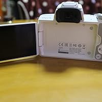 Amazon | キヤノン EOS Kiss M 【ボディ (レンズ別売)】 (ホワイト