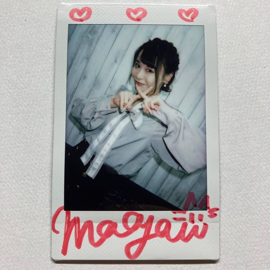 入田真綾 直筆サイン入りチェキ