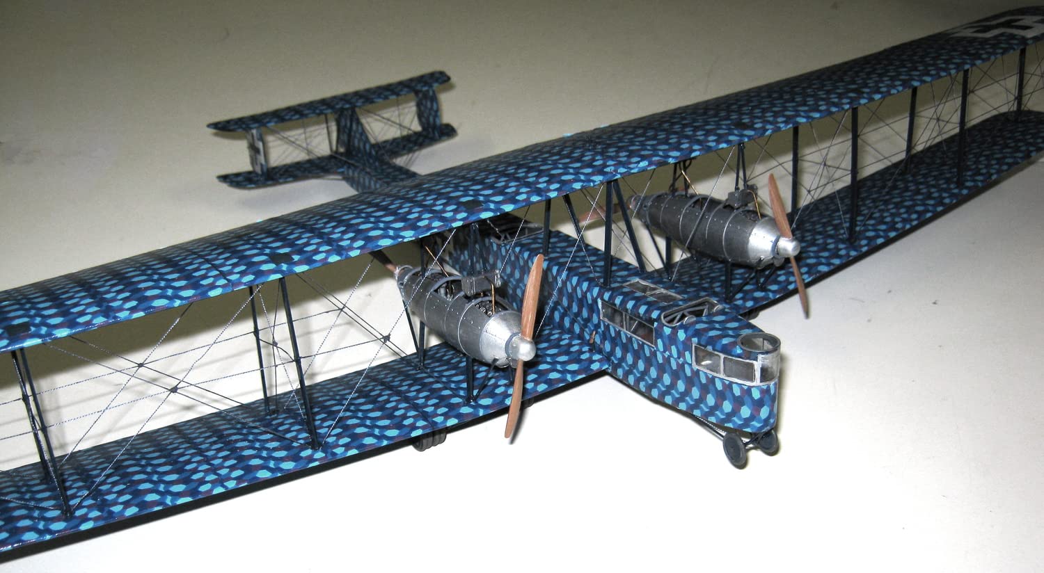 Amazon | ローデン 1/72 独 ツェッペリンスターケン R.6 アビアテック