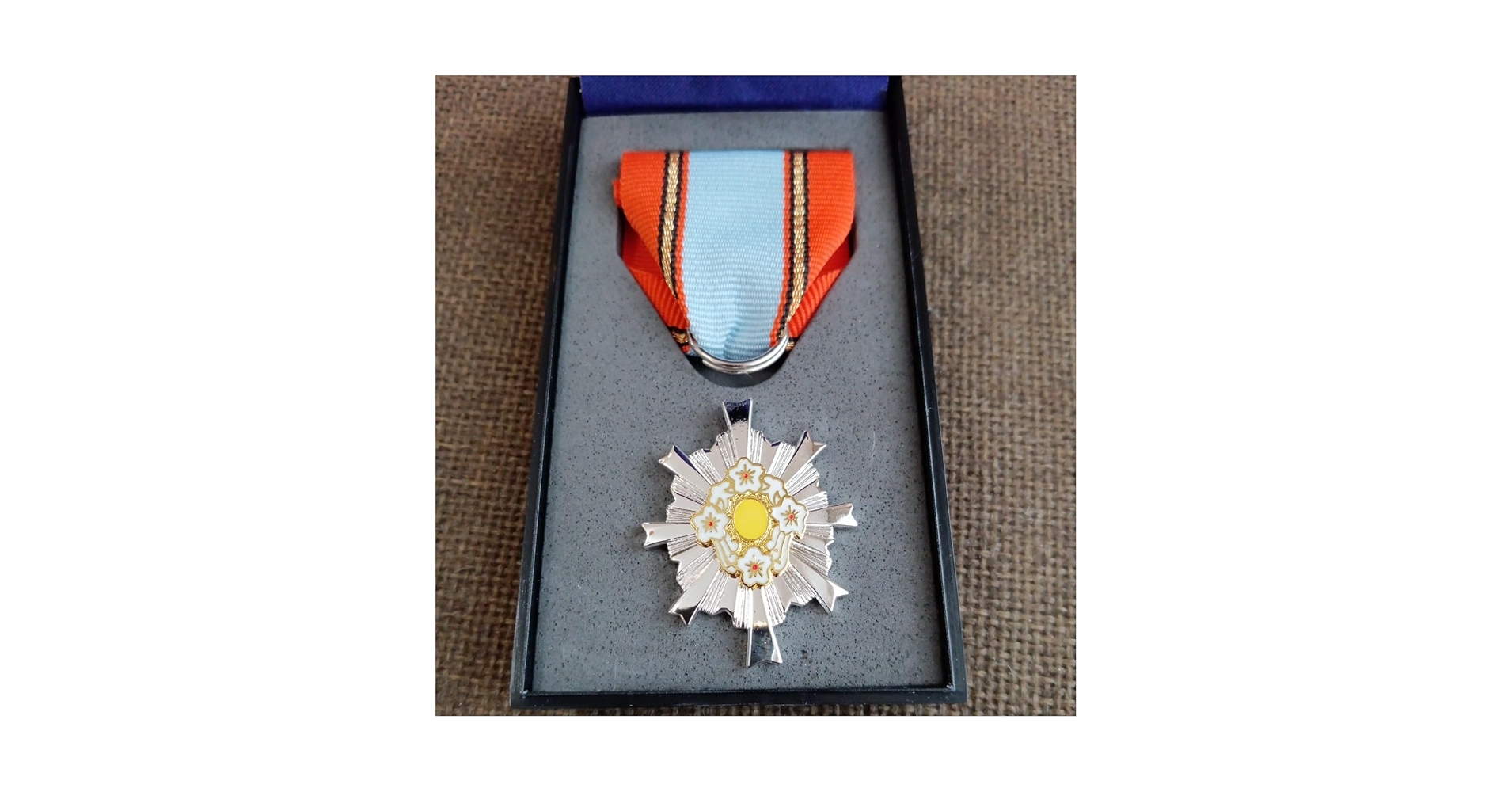 防衛功労章 第9号 防衛功労章 第9号 Amazon.co.jp: 第四級 防衛功労章 第