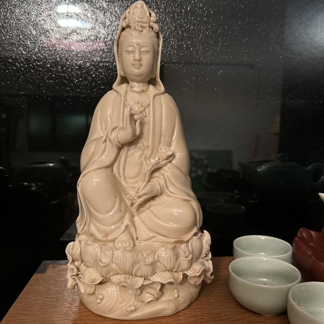 中国古美術・旧蔵の陶磁器、宝珠を持つ静かな思索の観音・12x41cm