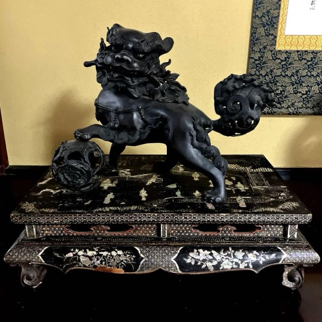 中国骨董 玉獅子一対 手彫唐木台付 清朝古美術 コレクター放出 天然石