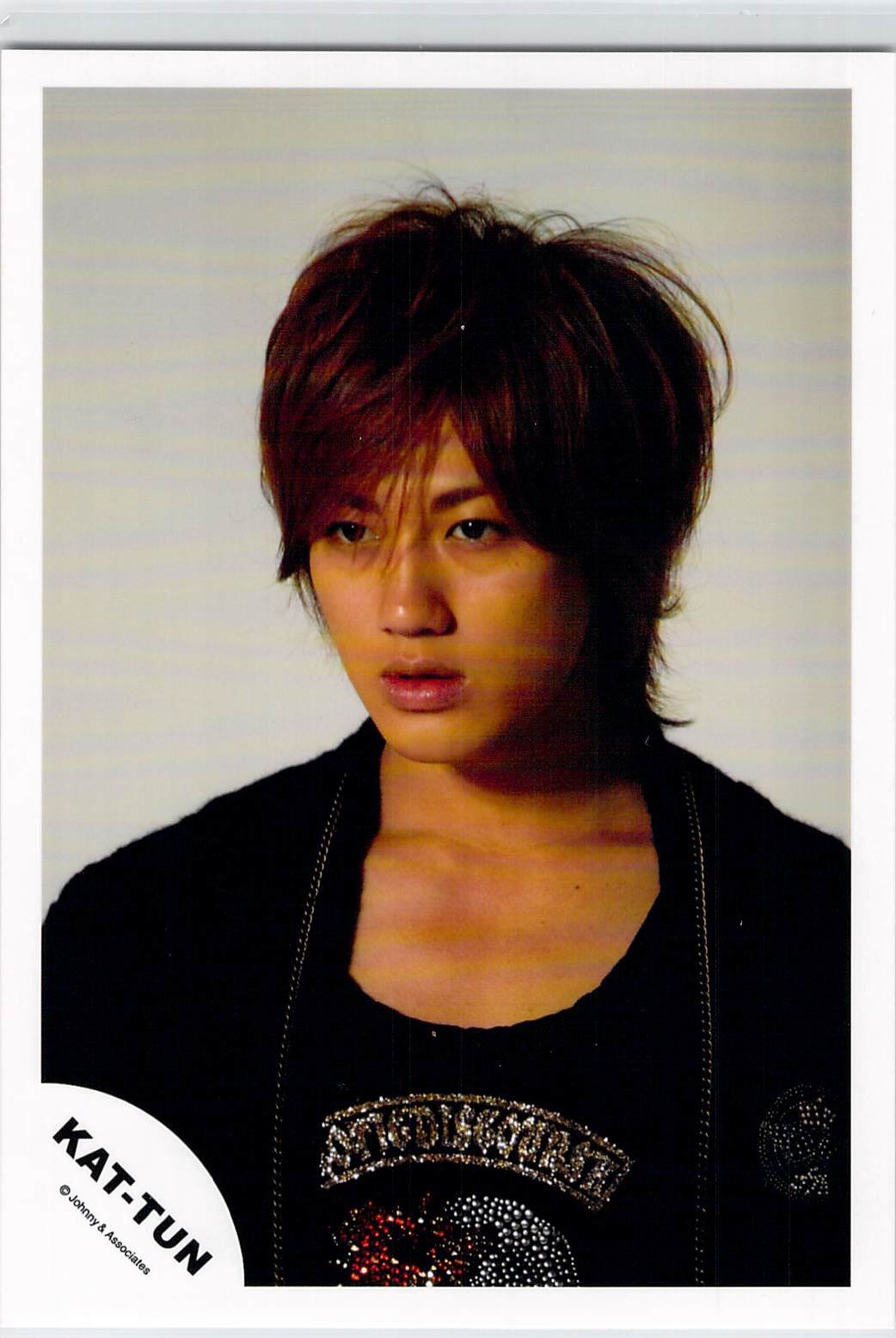 Amazon.co.jp: KAT-TUN 赤西 仁 【公式写真・スリーブ付き】 b119 : ホビー