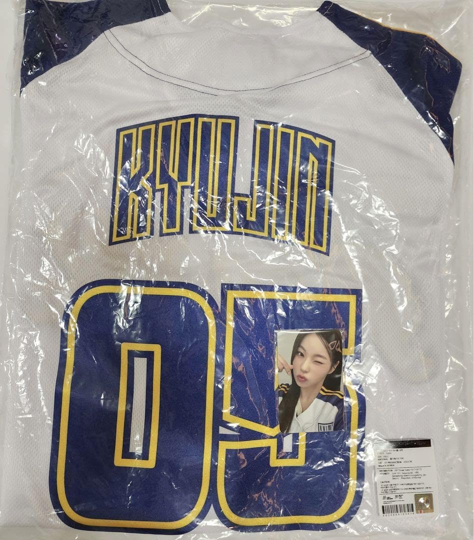 NMIXX ジウ ベースボールユニフォーム 公式