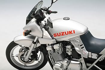 Amazon | AUTOart 1/12 スズキ GSX 1100S カタナ '81 (シルバー) 完成