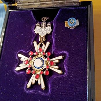 Amazon.co.jp: 現行 瑞宝重光章 制度改正後新型 勲二等瑞宝章 本物保証