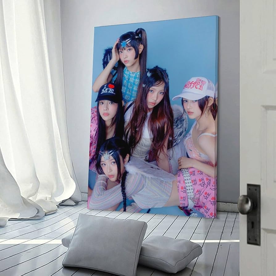 Essential with NewJeans ミニポスターセット