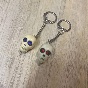 Amazon.co.jp: 昭和レトロ ドクロ ライト キーホルダー/当時物 駄玩具