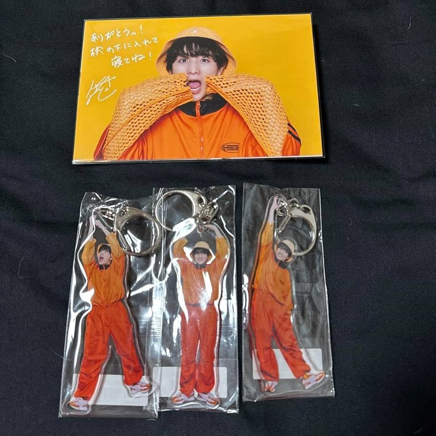 Amazon.co.jp: 超特急 ハル 生誕グッズ 怪獣のスウェット アクリル