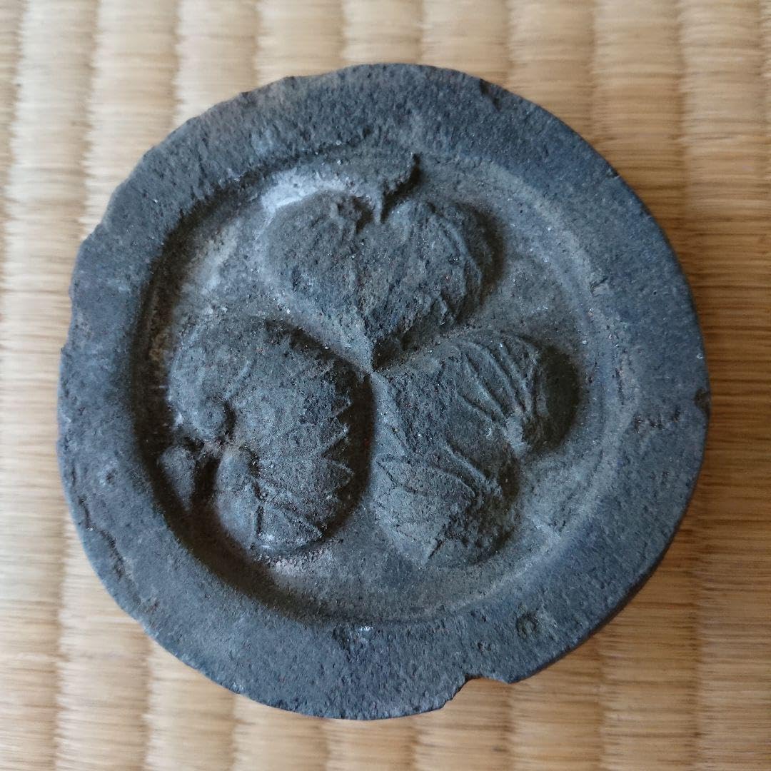 ◎三つ葉葵の紋瓦 江戸時代 徳川家 葵紋瓦 古瓦 旧家