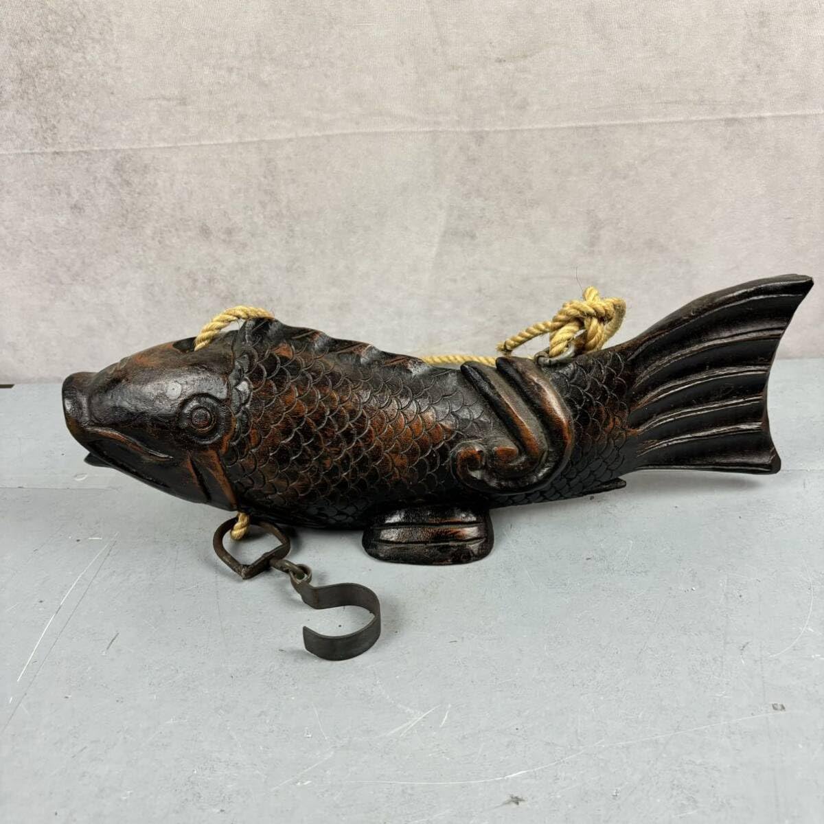 囲炉裏 自在鉤 木彫り 魚型 鯉 (大・小) 自在鉤 鯉飾り 古民具 Amazon.co.