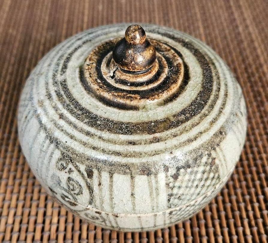 もうレア ！タイスンコロク鉄絵合子 穏やかで丁寧な絵付け 窯印がいい